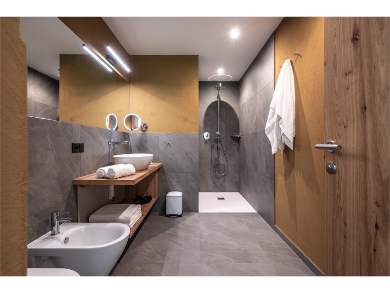 bathroom Hofchalet Dolomitentraum