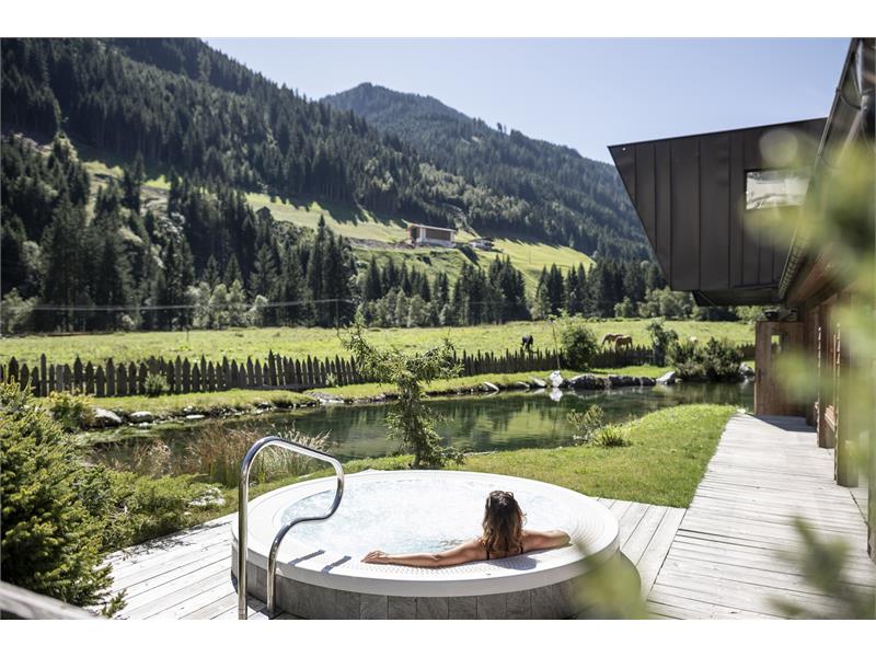 Hotwhirlpool Alphotel Tyrol Wellness, Chalets & Family Resort