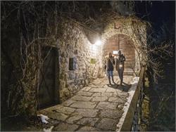 Lantern walk to the Neuhaus Castle in Gais