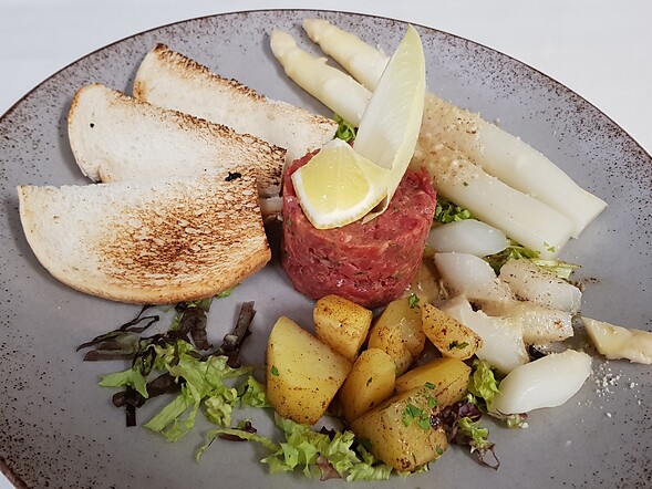 Tartare con asparagi