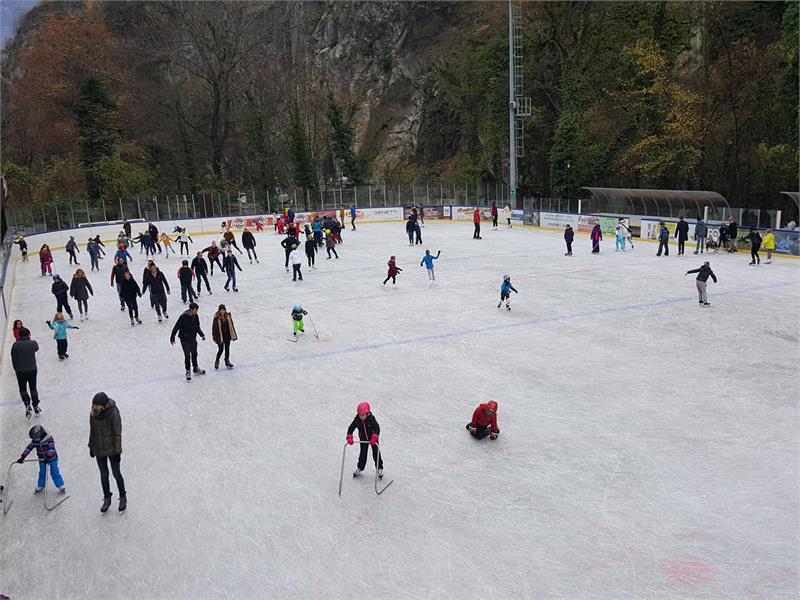 Ice skating in Lana and environ