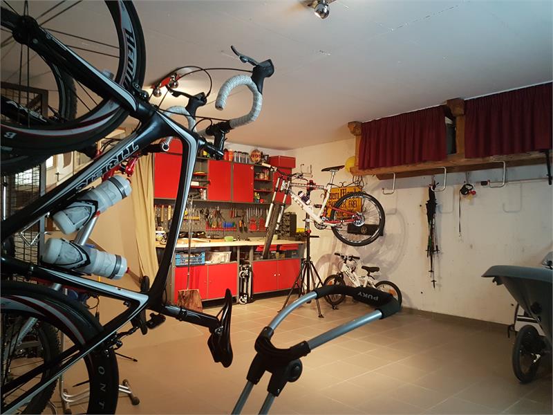 Bike garage