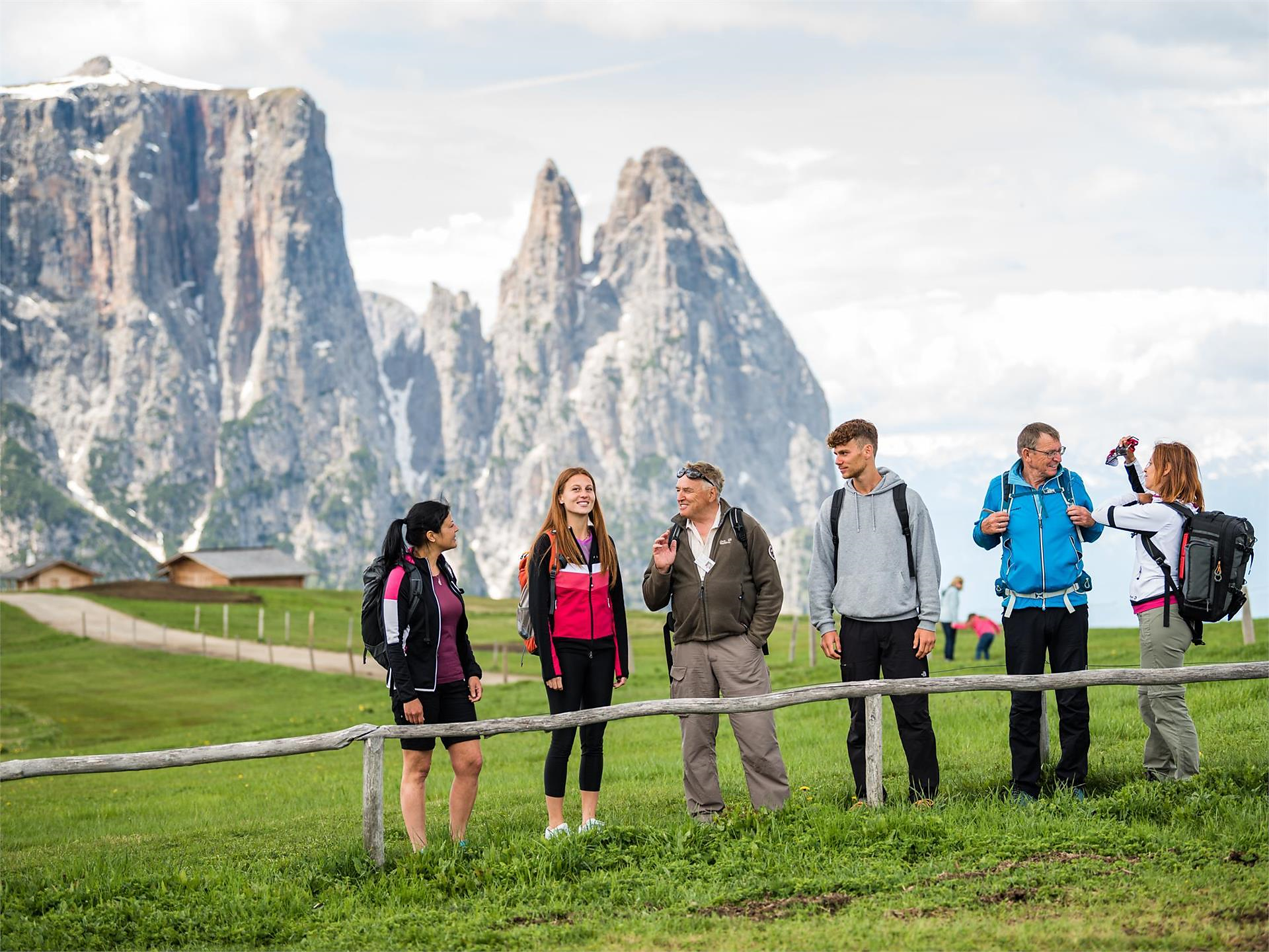 Geführte Blumenwanderung auf der Seiser Alm Kastelruth 2 suedtirol.info