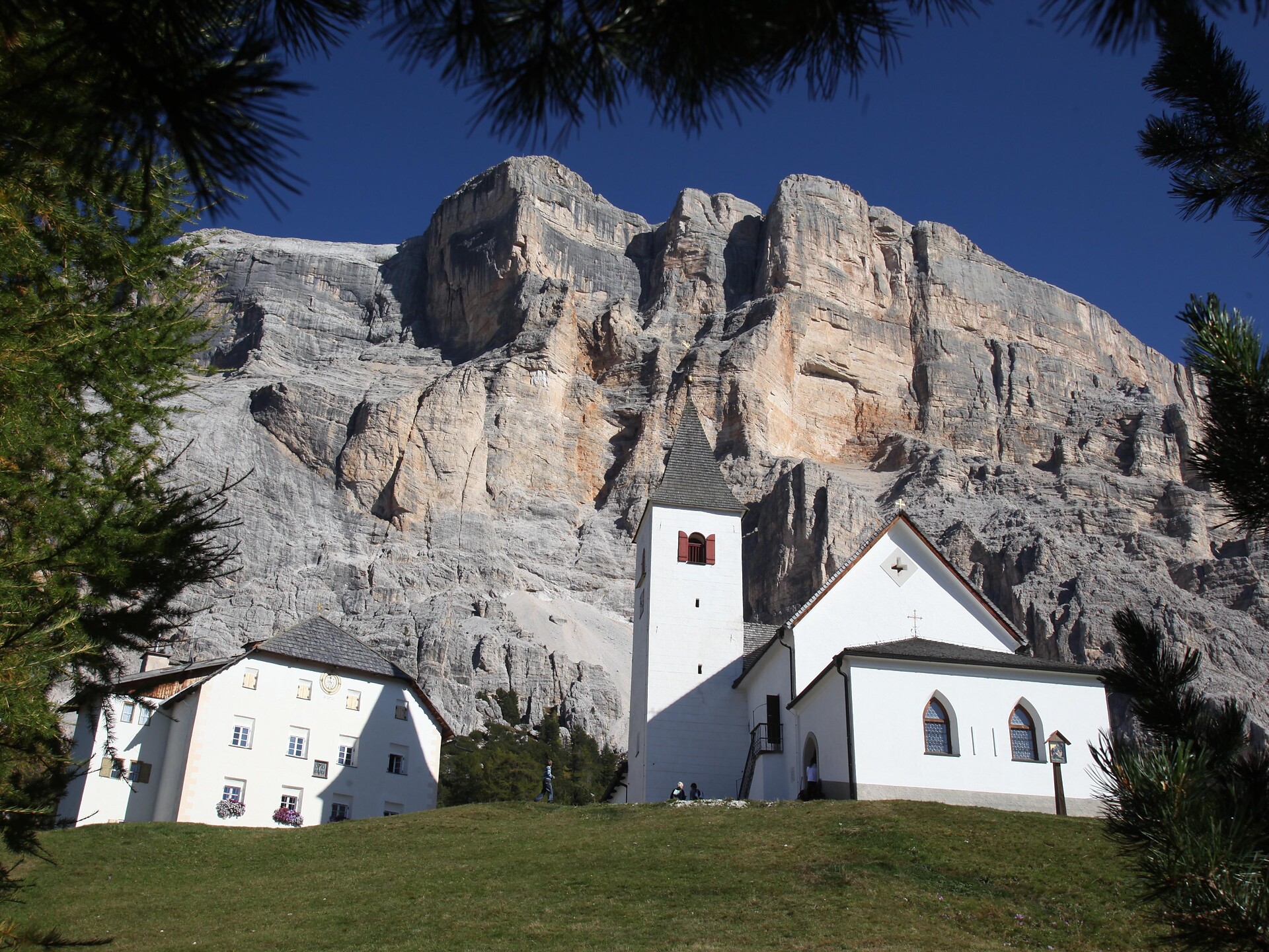 Da Badia a La Crusc/S.Croce e ritorno per i prati di Armentara