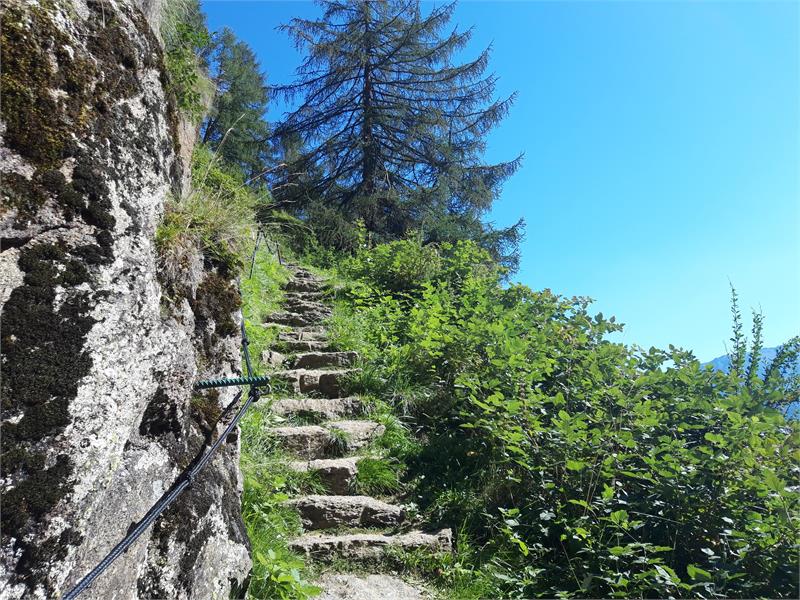 Alta Via di Merano tappa ovest ino al paese di Monte Santa Caterina-Katharinaberg