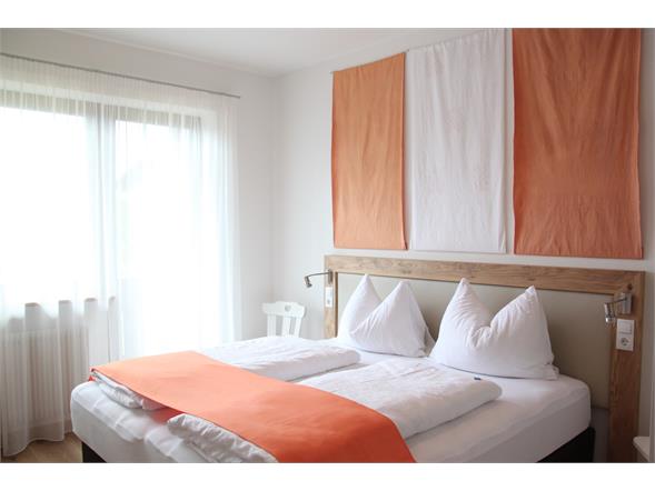 Double room Classic: room orange (with balcony)