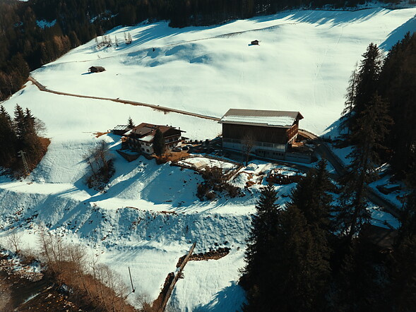 La nostra pensione dall` alto in inverno