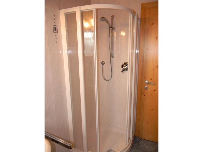Badezimmer mit Dusche - Unterwegerhof