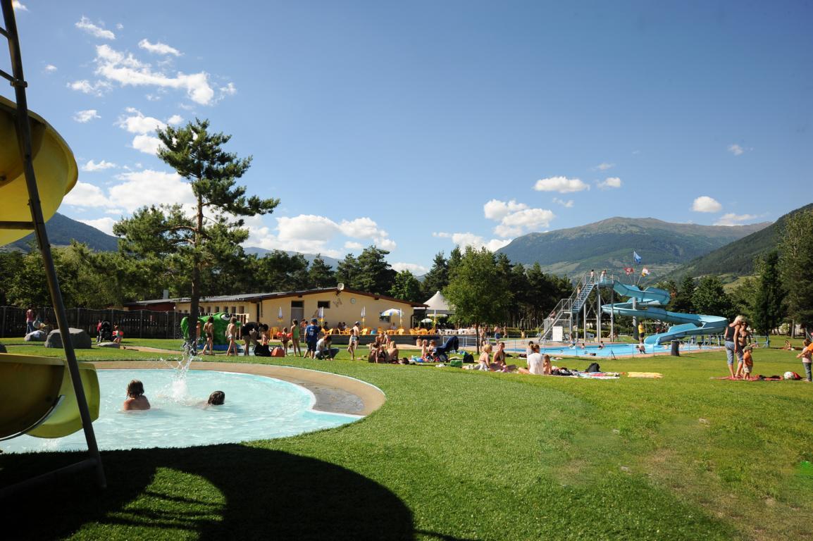 Open air swimming pool