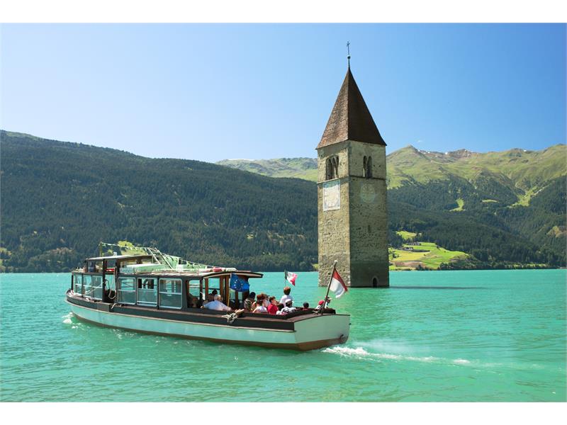 Excursion boat on the lake Reschensee
