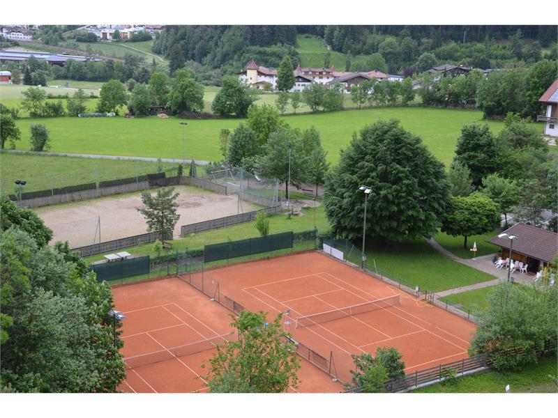 Tennis Court Kiens