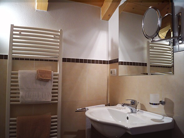 Bathroom Apartment A