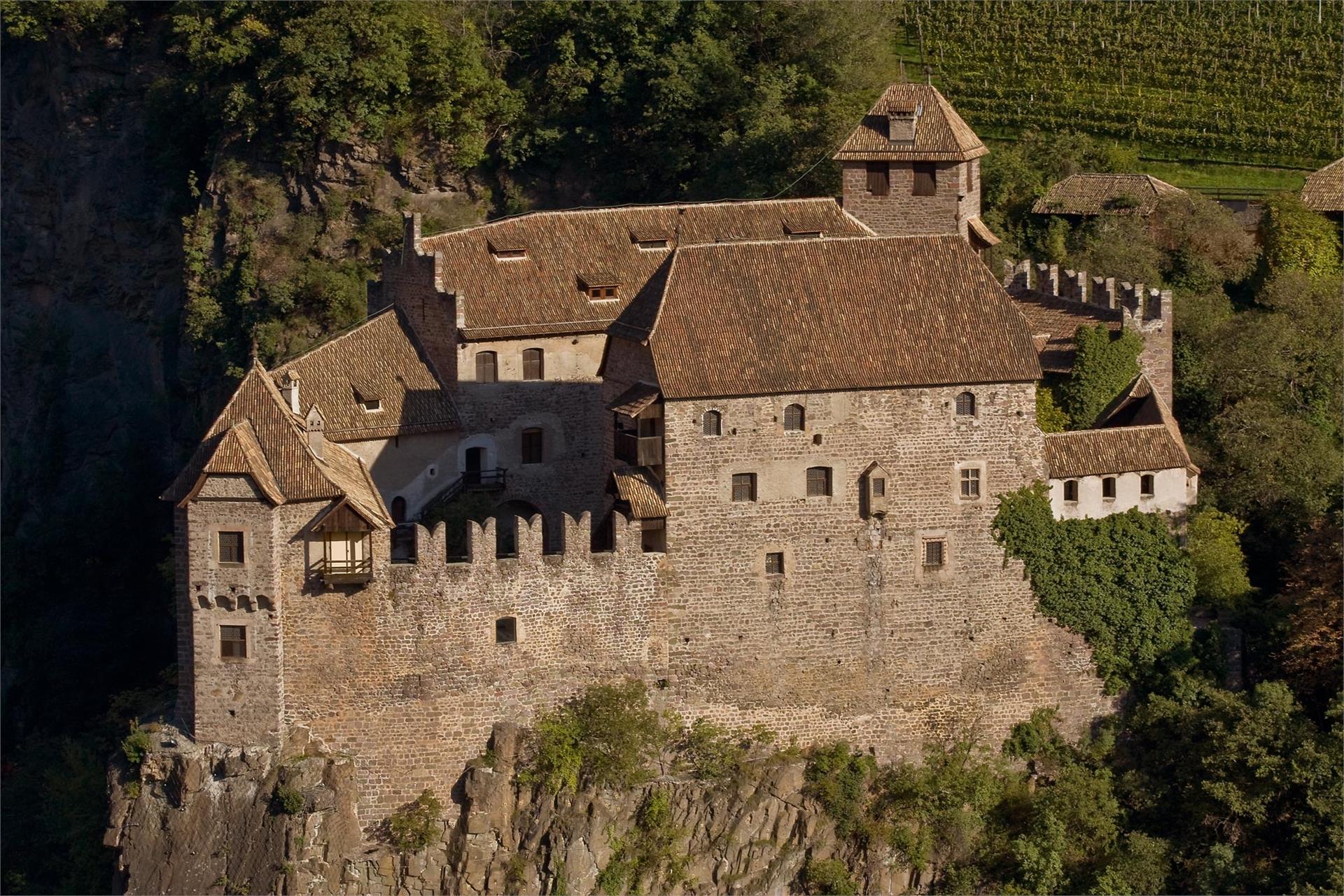 Castel Roncolo, il maniero illustrato