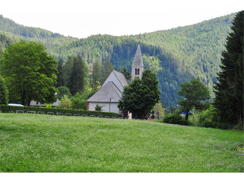 Chiesa di San Lugano/Trodena nel Parco Naturale