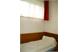 bed room with 2 single beds