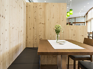 Thara See Lounge