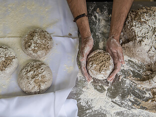 Kräuterrestaurant Arcana - Brot backen