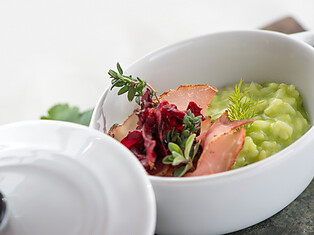 Kräuterrestaurant Arcana - Latschenkiefer-Risotto mit Hirschschinken