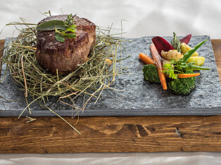 Kräuterrestaurant Arcana - Rind im Heubad
