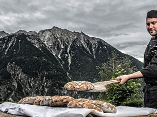 Kräuterrestaurant Arcana - Brot backen mit Küchenchef Dominik