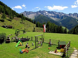 Parco giochi presso la malga