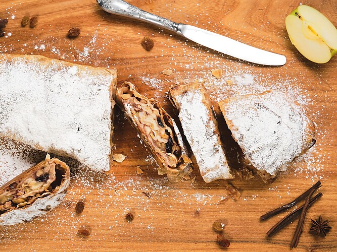 Dal forno al piatto: Preparazione golosa di strudel di mele nell'Avvento