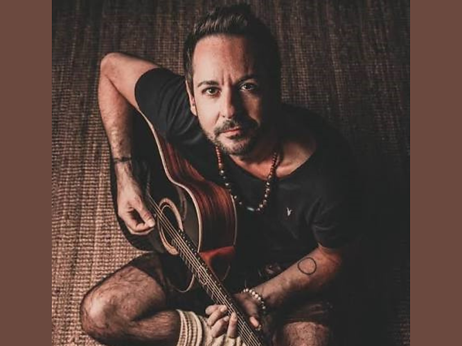 Musica dal vivo al Summit Mountain Club con Chris Krause