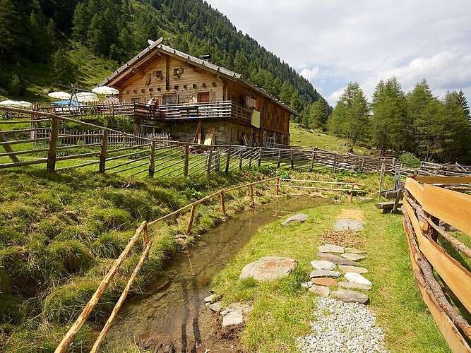 A relaxing hike to Bergalm mountain hut