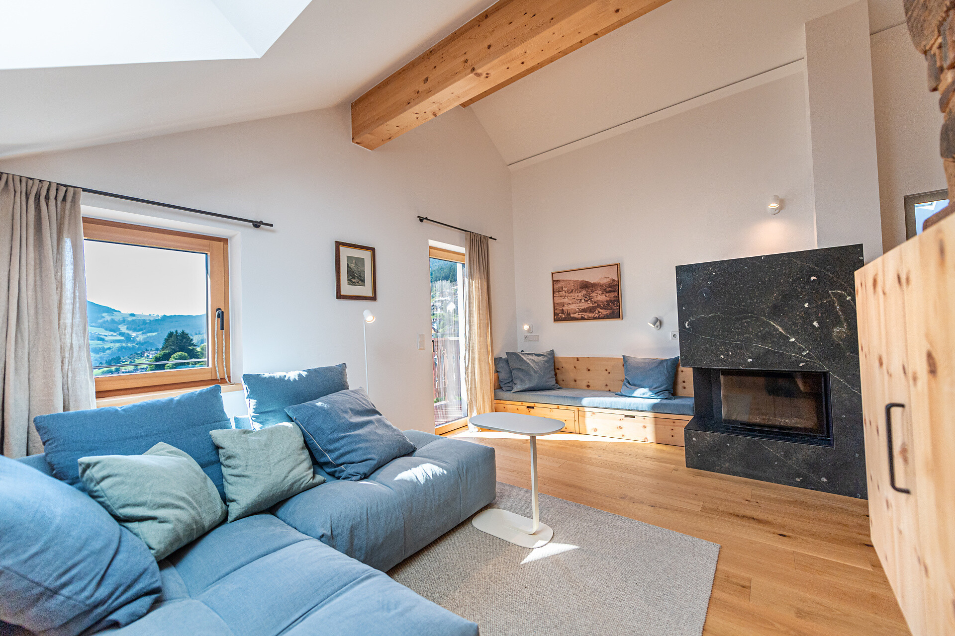 Ferienwohnung mit 2 Schlafzimmern, 2 Bädern, Balkon und Terrasse