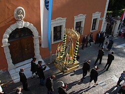 Traditioneller Maria Namen Festgottesdienst mit Prozession und Gartenfest