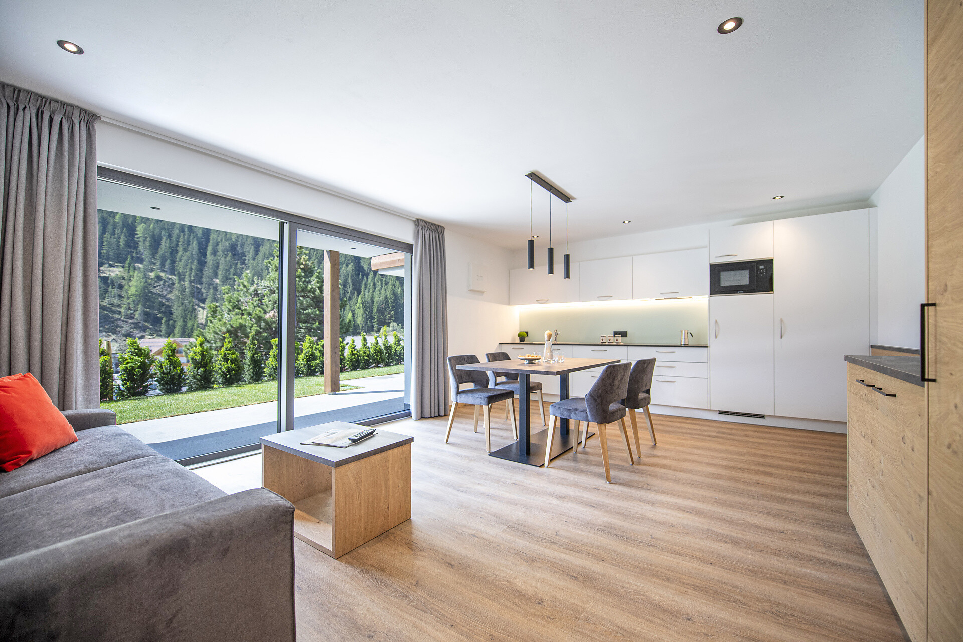Two-Bedroom apartment with terrace and garden access