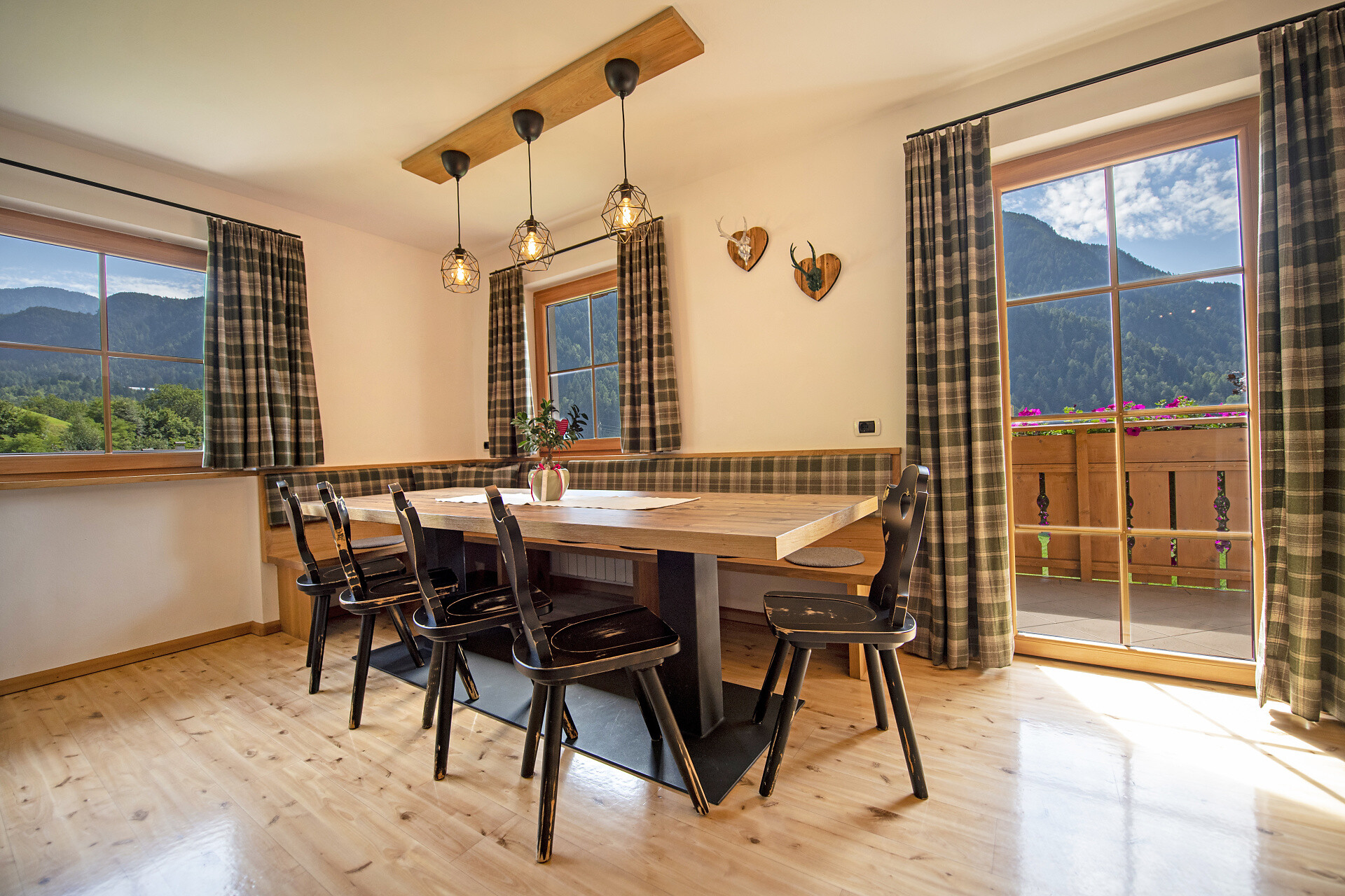 Ampio duplex con 3 camere da letto e balcone