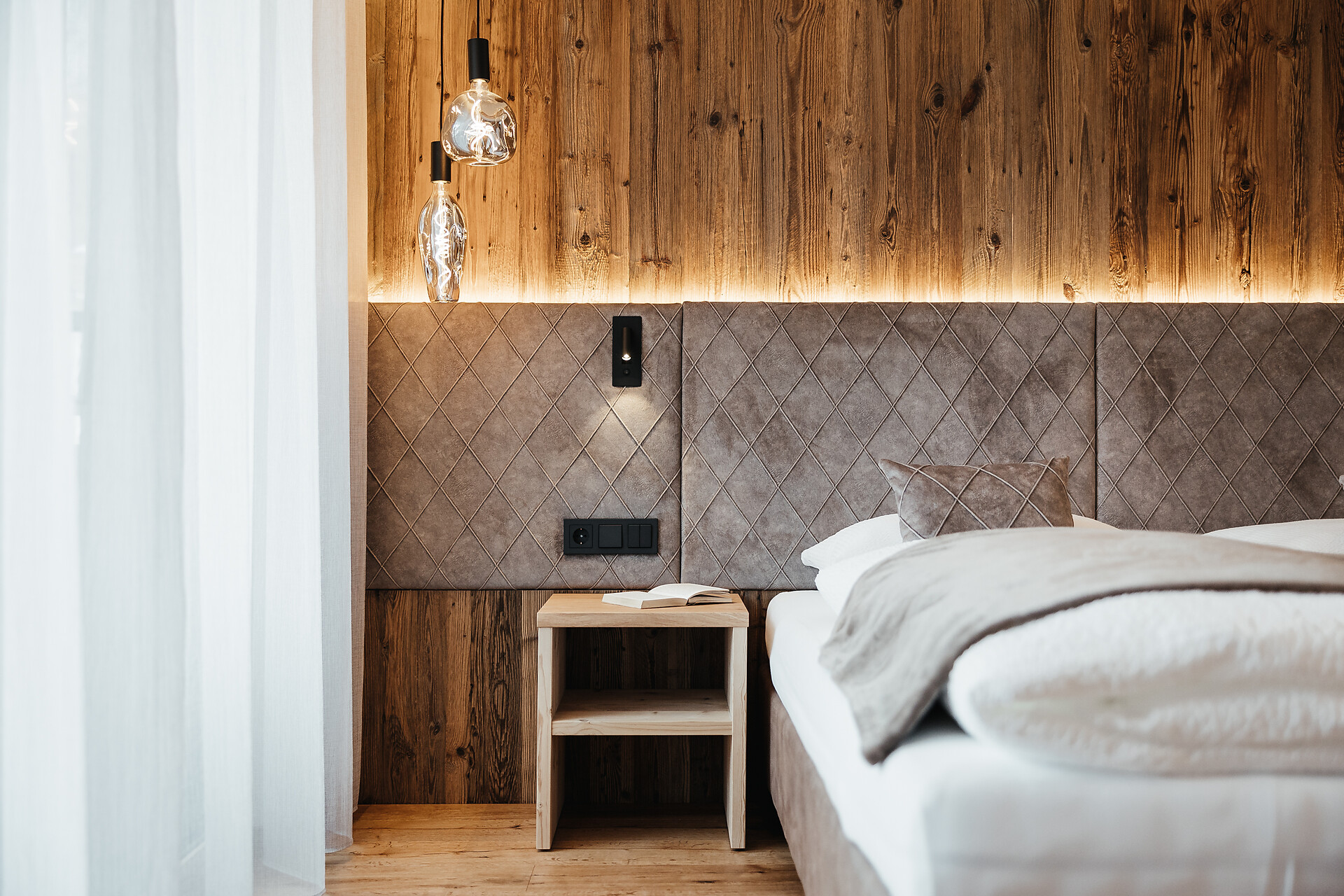 "Val Mezdí" Bedroom with bathroom