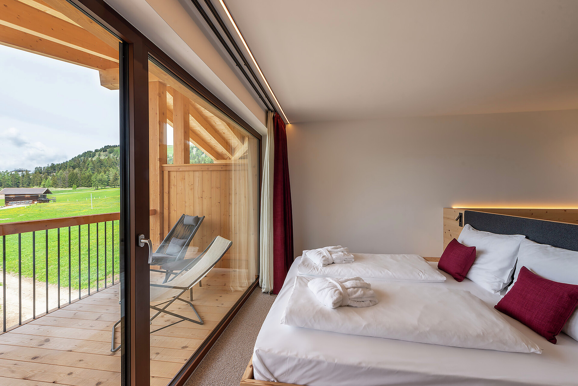 Superior Natural room