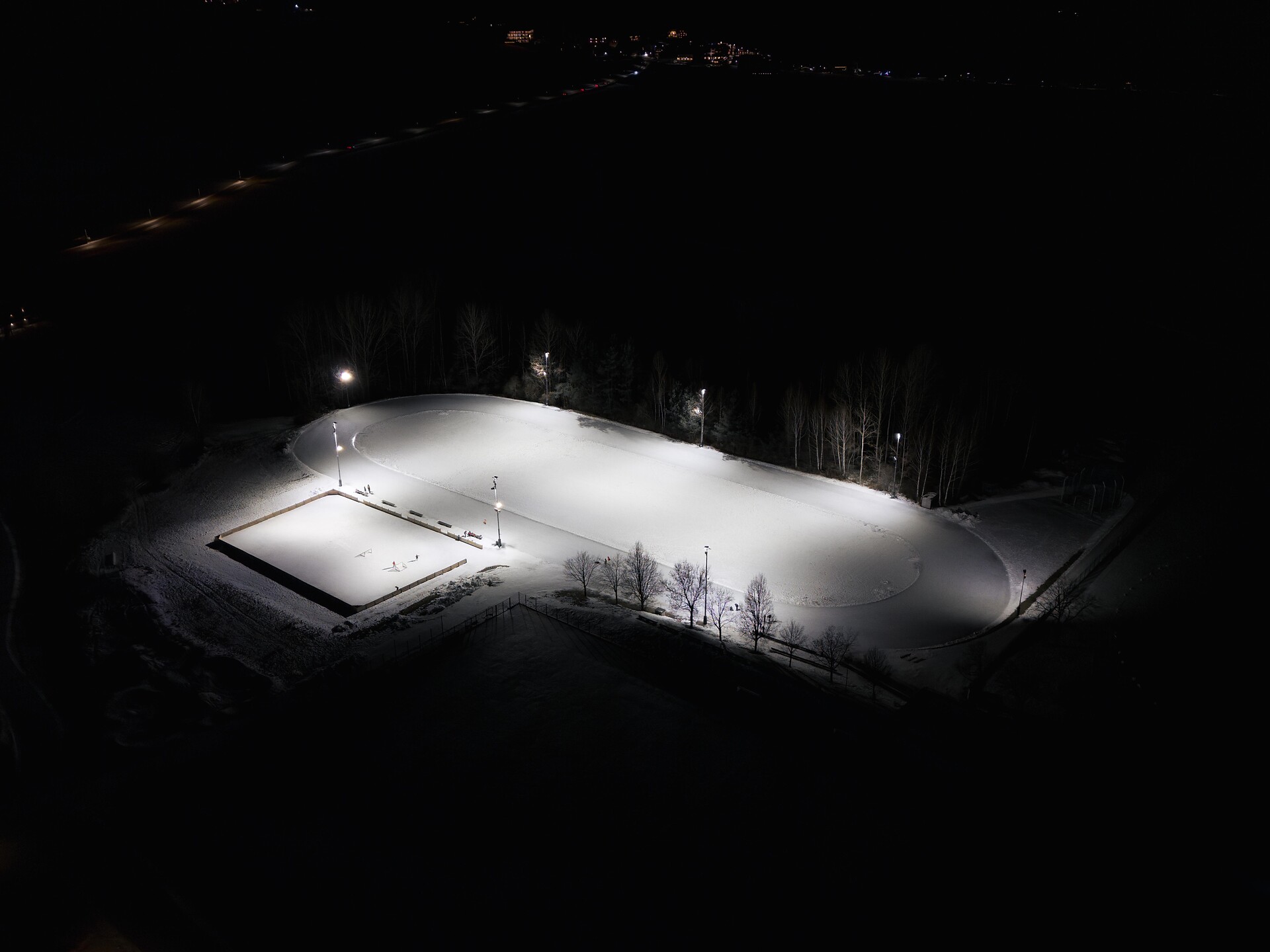 Eislaufen am Abend in Reischach