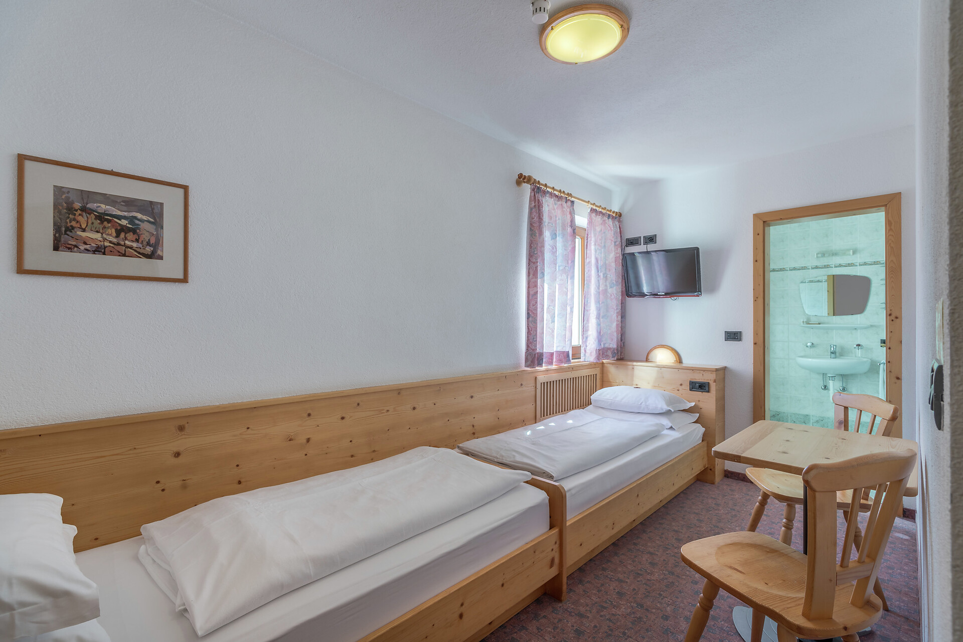 twin bed room standard