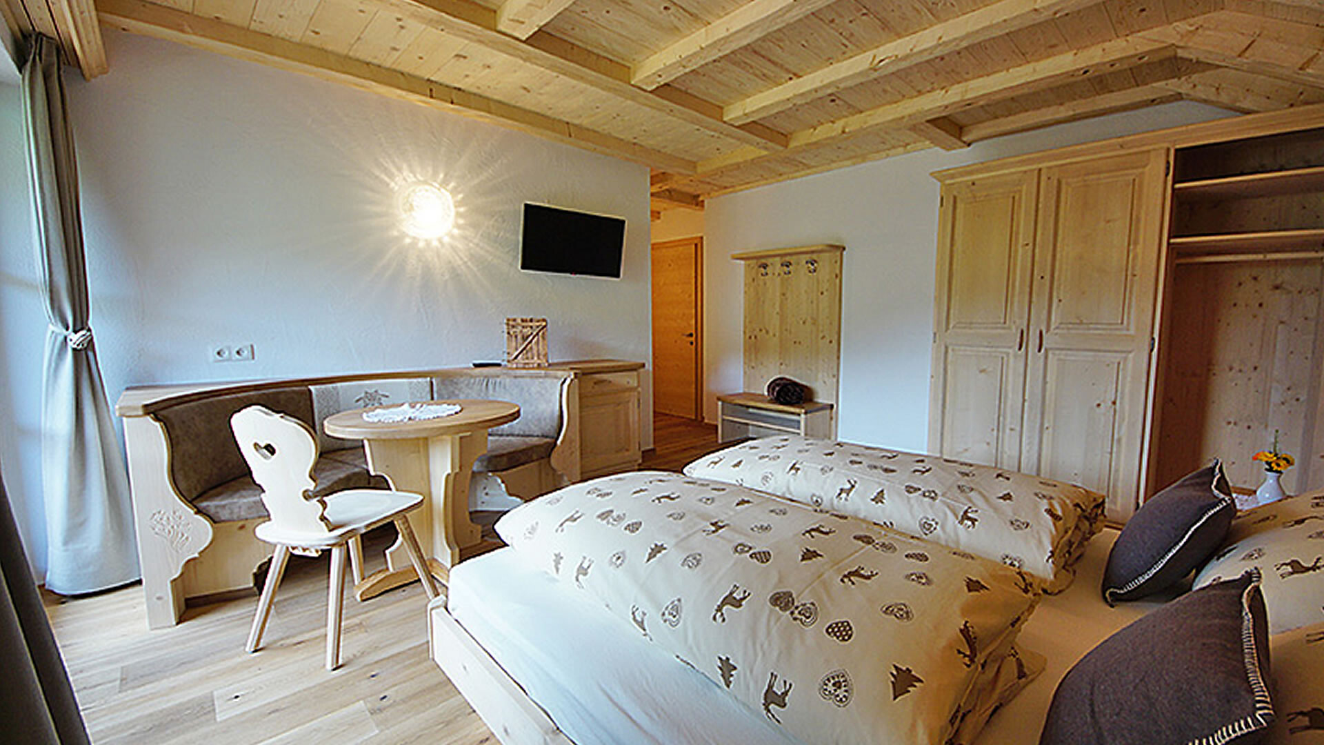 Doubleroom with bath and balcony