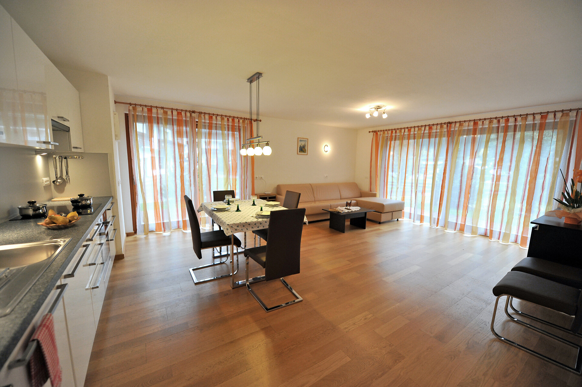 Three-bedroom apartment with garden and terrace