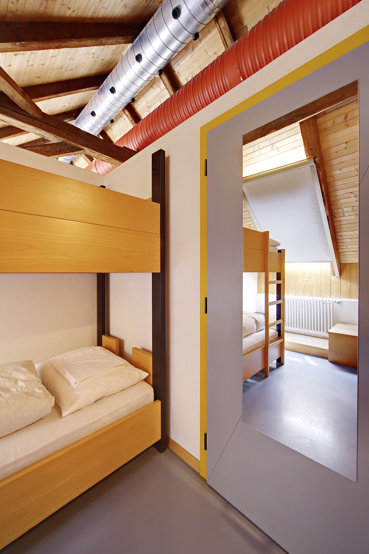 Bett(en) im Vierbettzimmer mit Etagendusche/WC