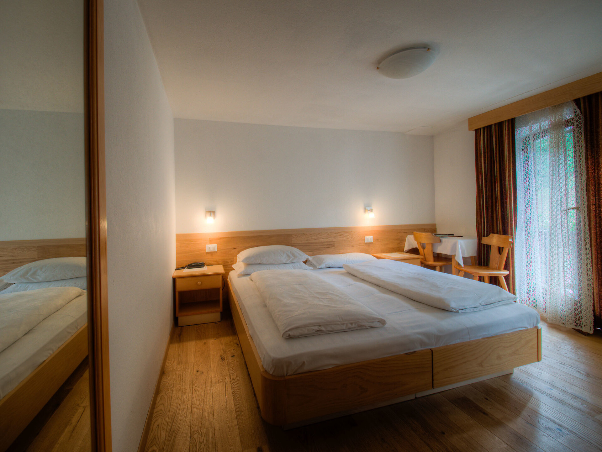 4-bedroom with connecting rooms
