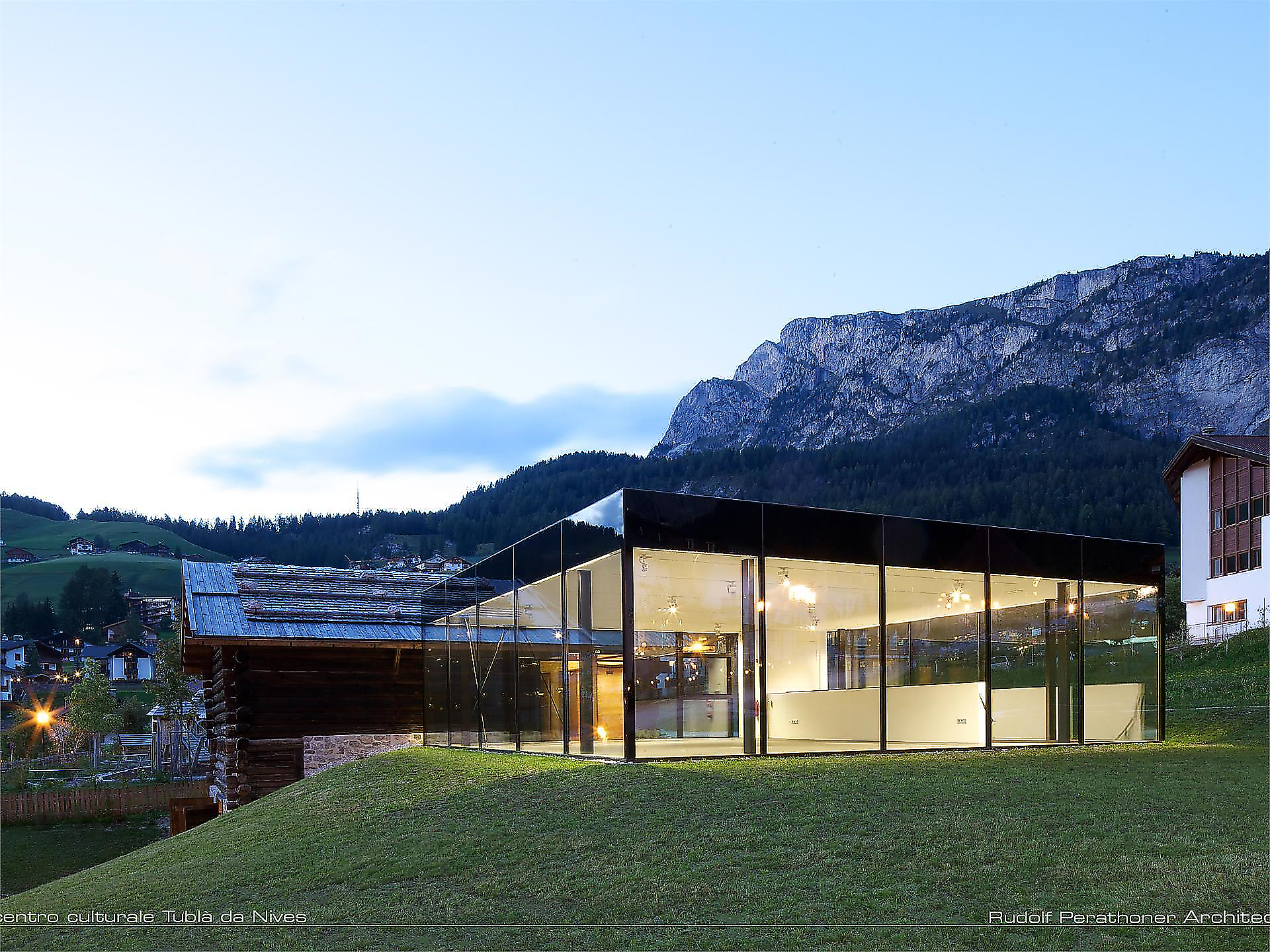 Ausstellung "BERGWELTEN" von Ewa Jönsson Hörtnagl - Dolomitenregion Gröden - #2 - suedtirol.info