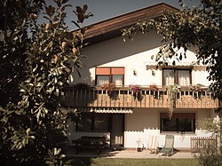 Haus E.
