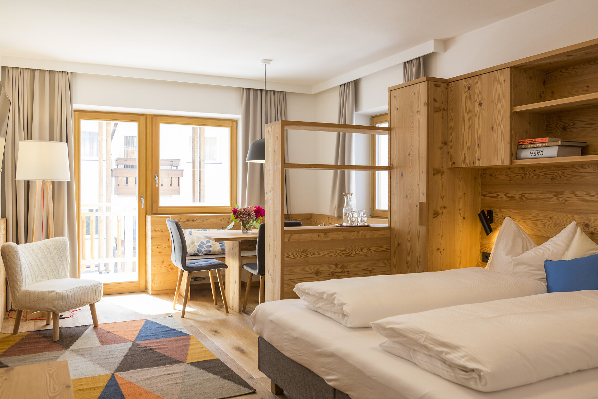 One-Bedroom Apartment with balcony