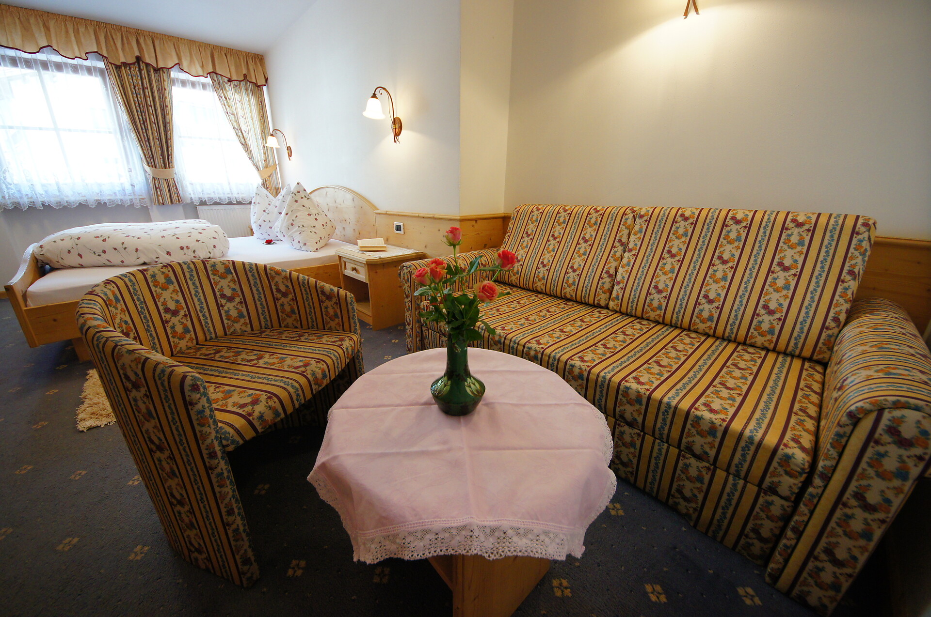 Triple room - Rosa rossa