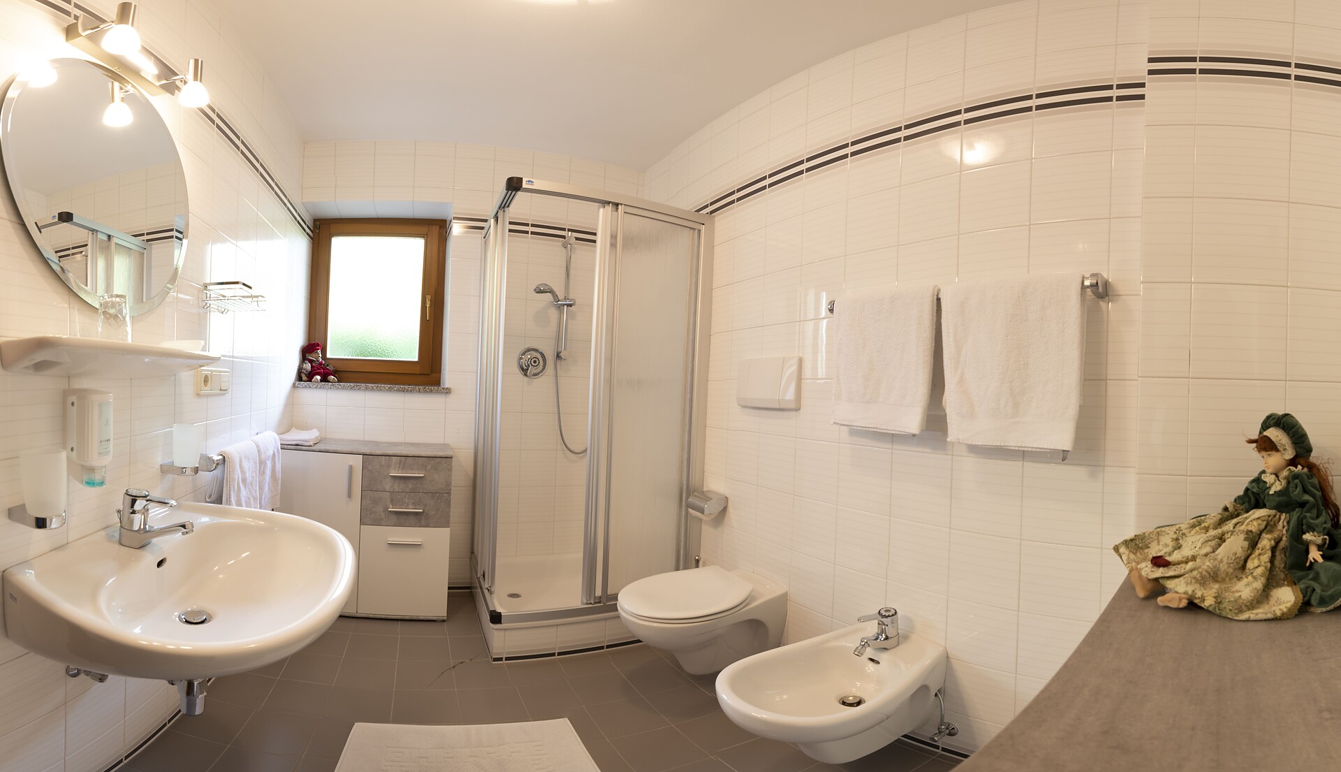 Suredl - Two-Bedroom Apartment with panoramic balcony