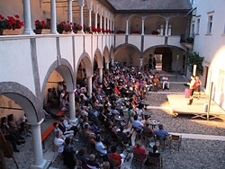 Zomeravonden op de Schlandersburg