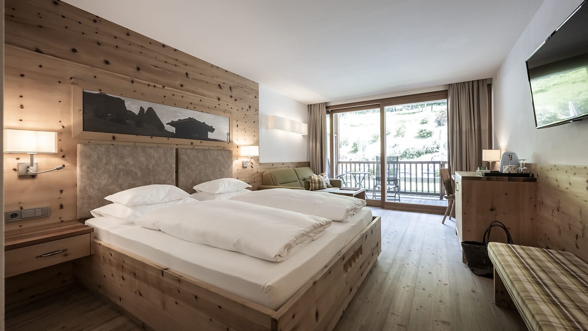 Doppelzimmer / Familienzimmer Bergblick mit Balkon