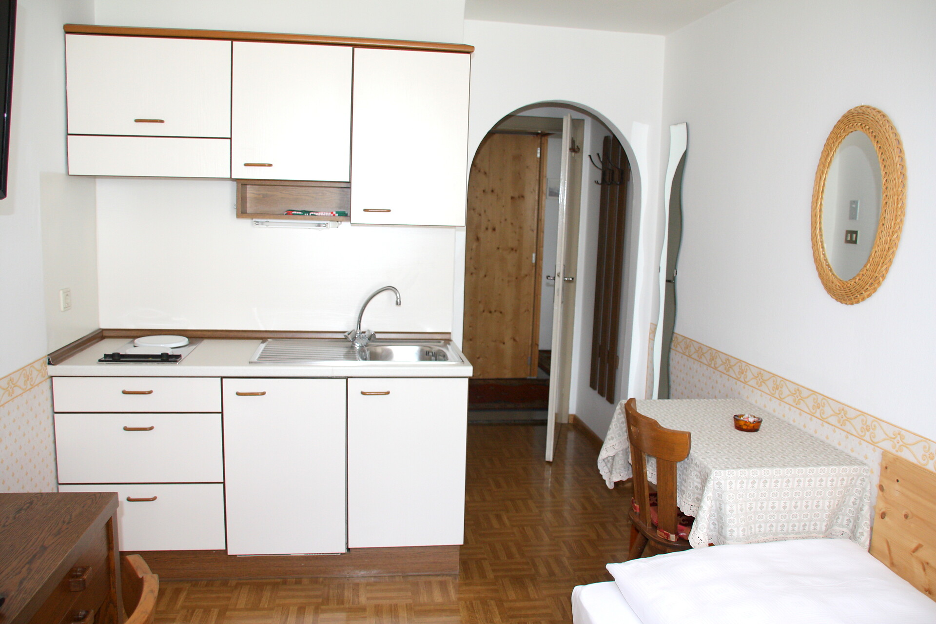 singlo room with kitchen