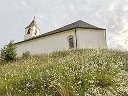 Meditative Morgenstimmung beim Kirchlein St. Christina
