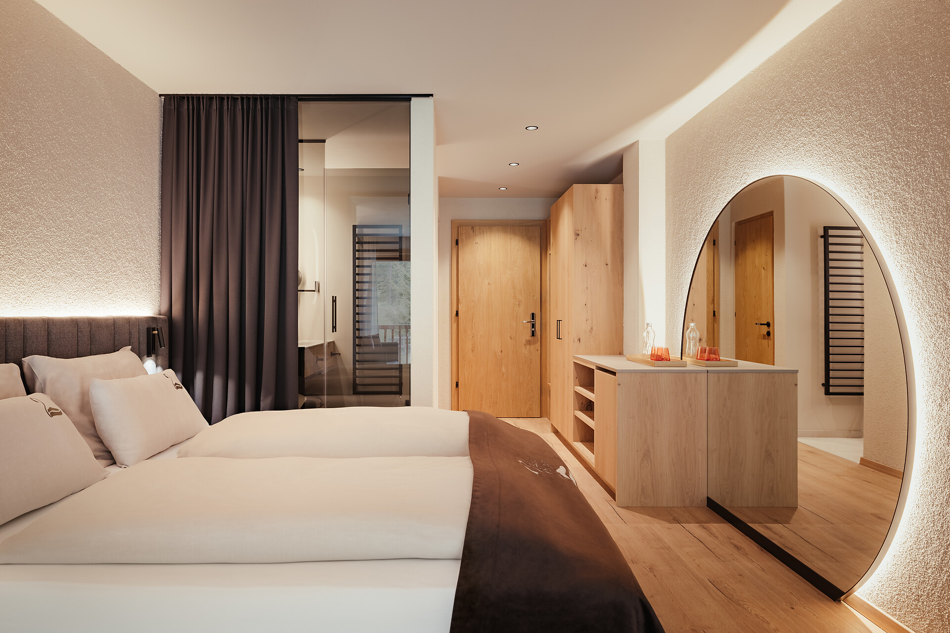 Wood comfort room